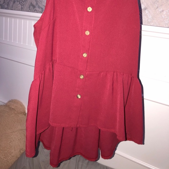 Red buttoned down flowy tank top - Picture 2 of 3
